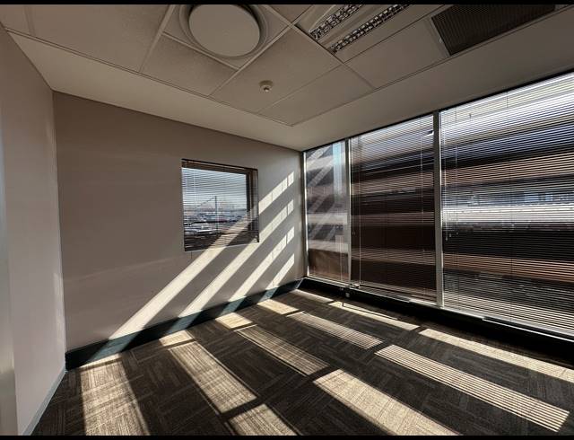 493.70M² OFFICE TO LET IN HIGHVELD